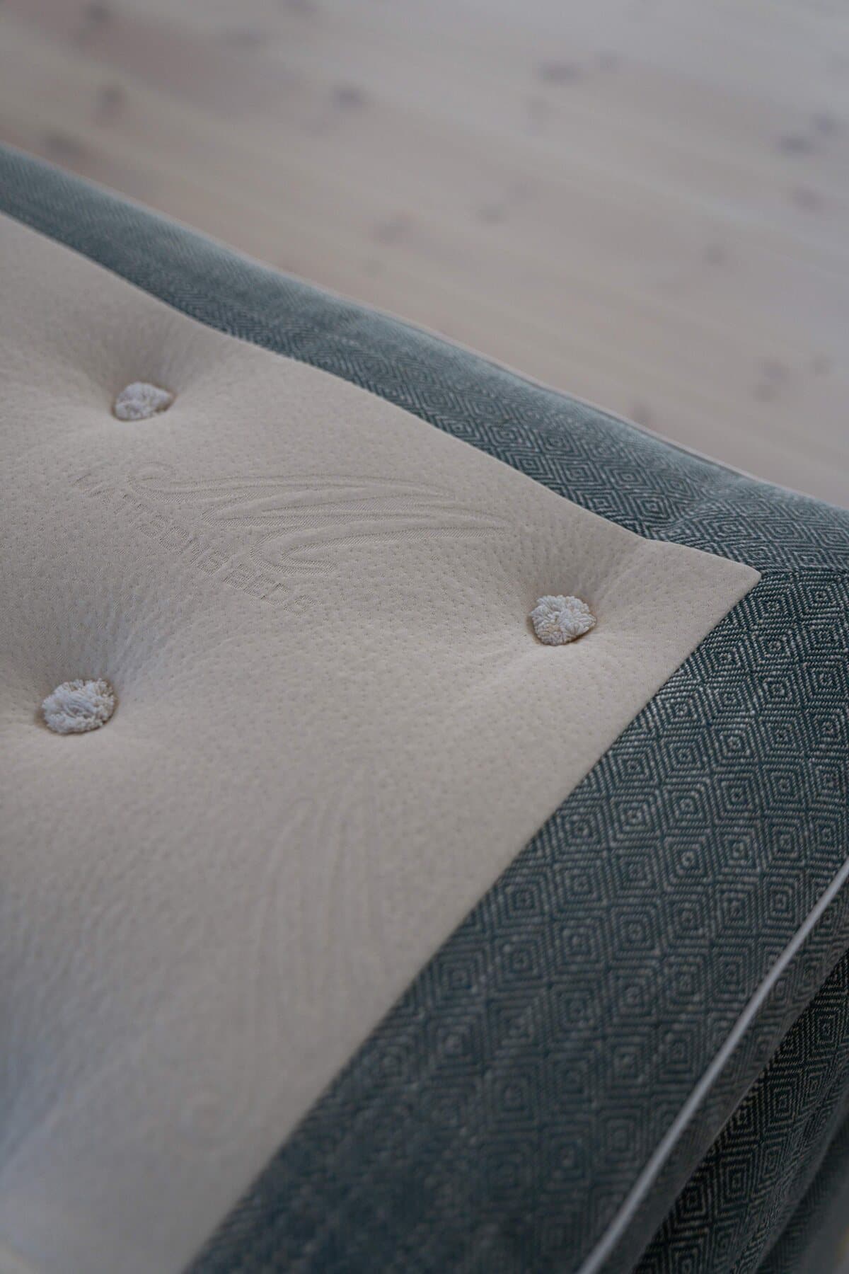 Mattsons Beds, Anemoia, von Hand getuftet